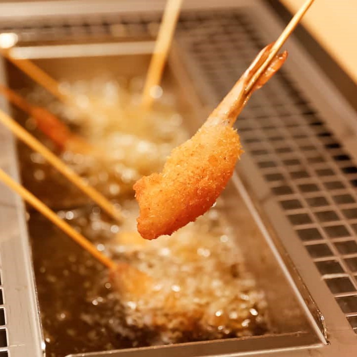 ■お子様連れ大歓迎！■
お子様も楽しい！家族で楽しい♪
自分で揚げるって、楽しい！
お好きな具材をお好きなトッピングやソースで味わえる、
ビュッフェスタイルの串揚げです♪
ベストな揚げ時間は、『串揚げ時間目安表』がご案内。
家族やお友達とワイワイ♪楽しんでください★